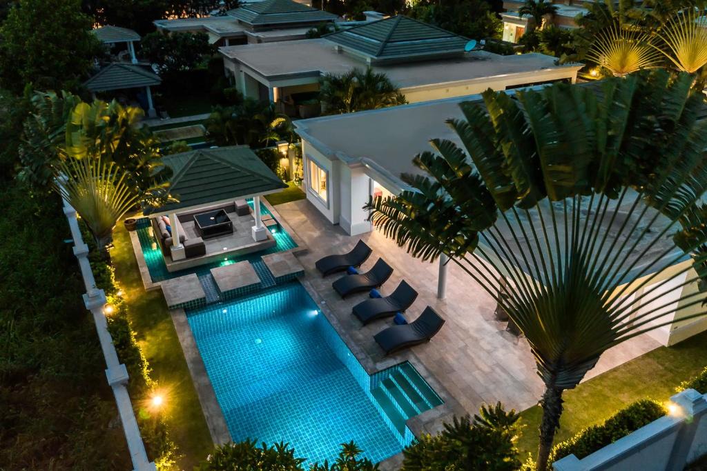 Nong Prue Villa | Luxury Pool Villa 608 4BR 8-10 persons