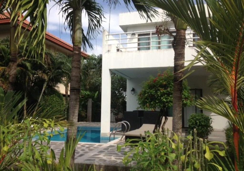 Kram Apartment | Mae Phim -Beachfront living in a villa with a private pool !