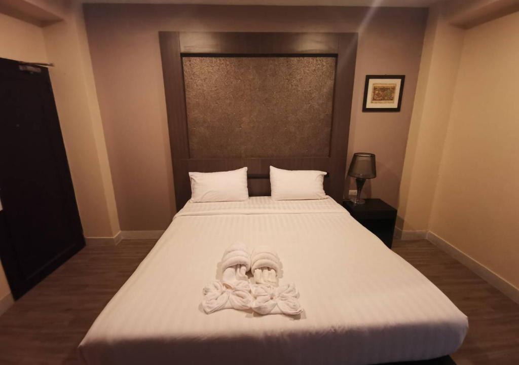 Surin Hotel | Metro Residence