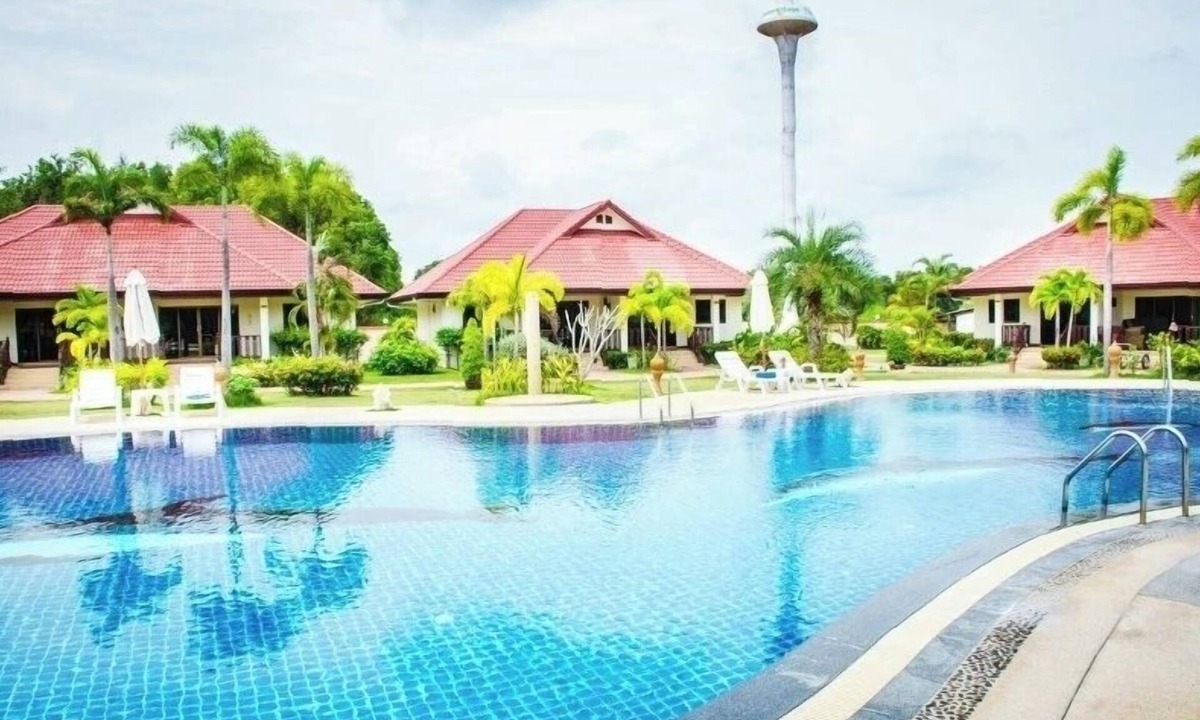 Rayong Cabin | Modern house with pool near beach and Ban Phe