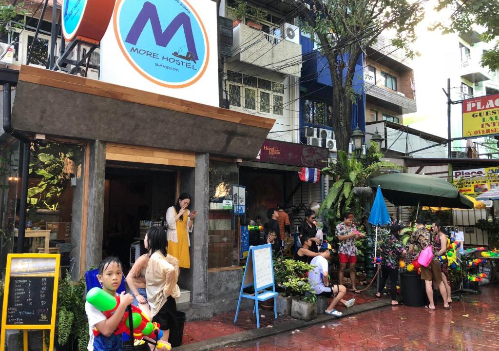 Chana Songkhram Hostel | More Hostel @Khaosan