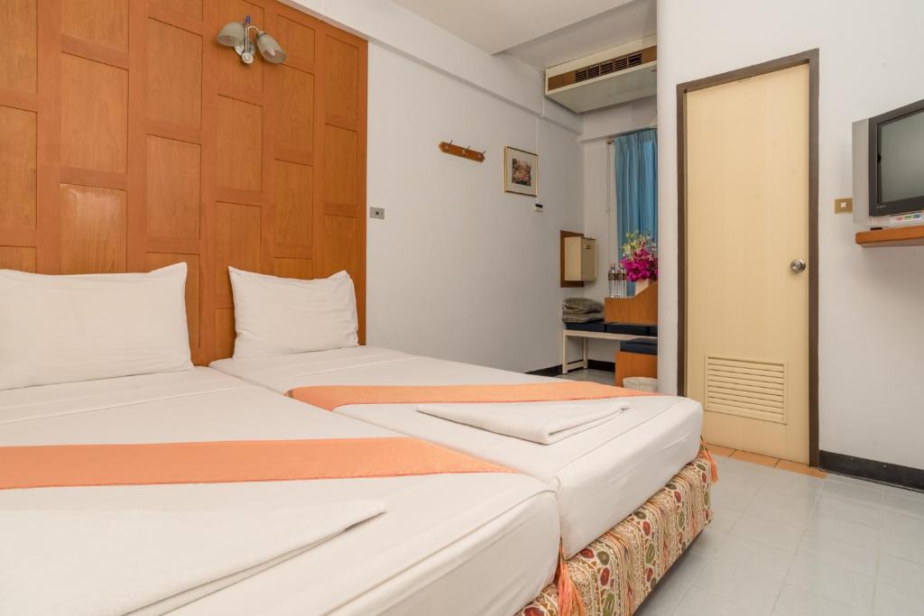 Chana Songkhram Hostel | New Siam 1 Guest House
