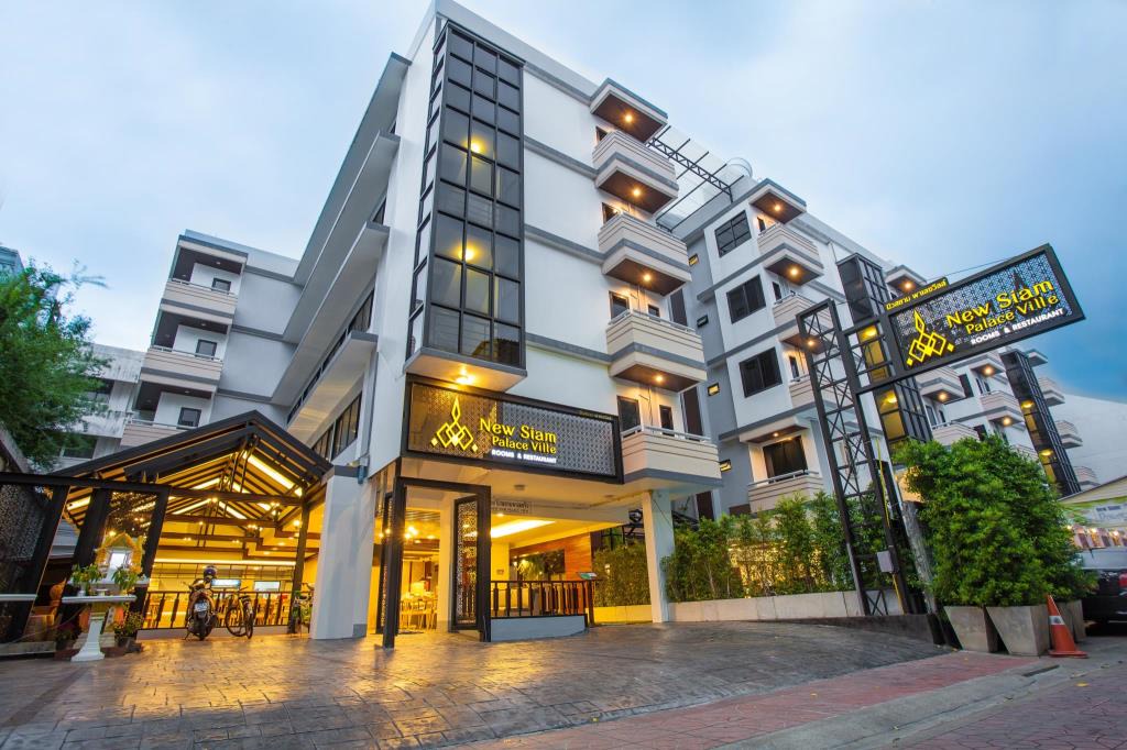 Chana Songkhram Hotel | New Siam Palace Ville (SHA Plus+)