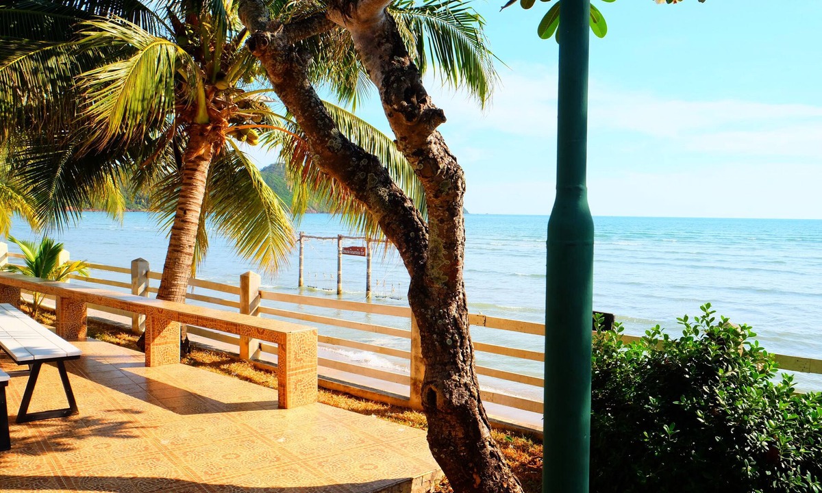 Khlong Khut Hotel | New Travel Beach Resort