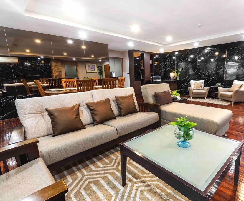 Khlong Tan Nuea Apartment | Newly Renovated 3BR Suite 146sqm BTS Thonglo