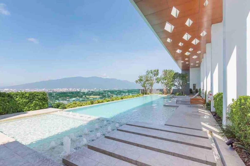 Chiang Mai Apartment | Next to Central mall Free pickup sky pool