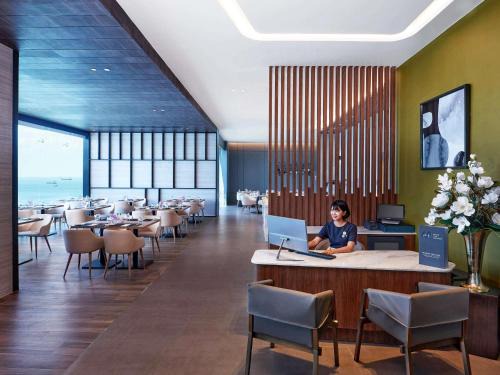 Tha Thaewawong Hotel | Novotel Marina Sriracha
