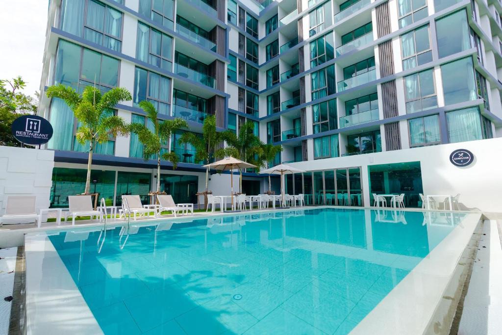 Bang Tao Apartment | Oceanstone by Holy Cow, 1-BR, next building view