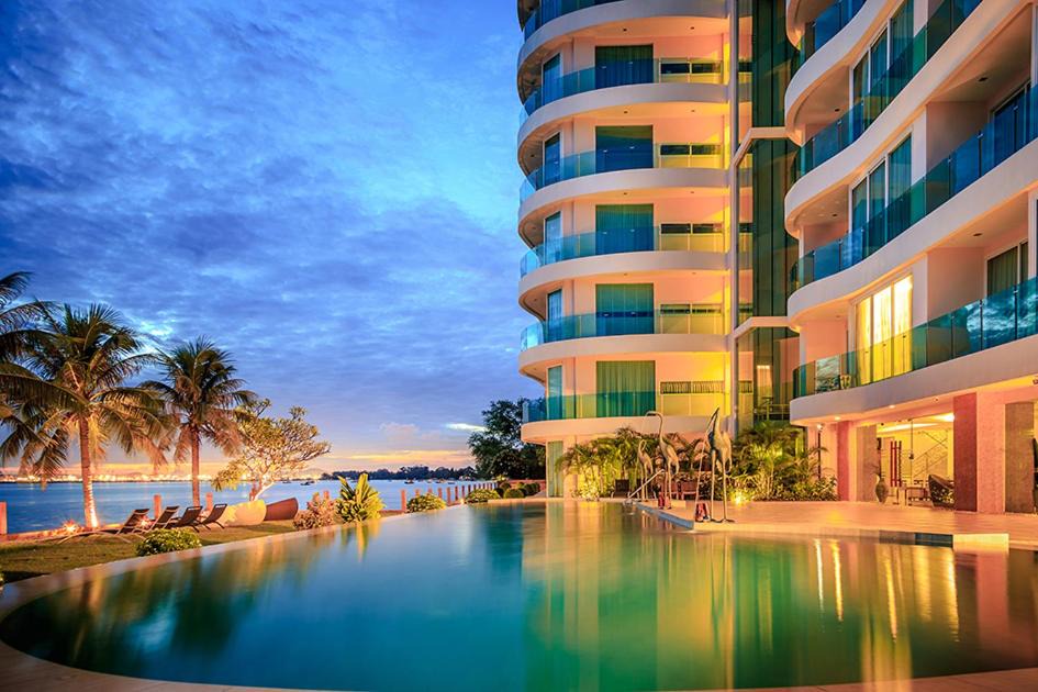Bang Lamung Apartment | Paradise Ocean View Beach Front Condominium In Pattaya