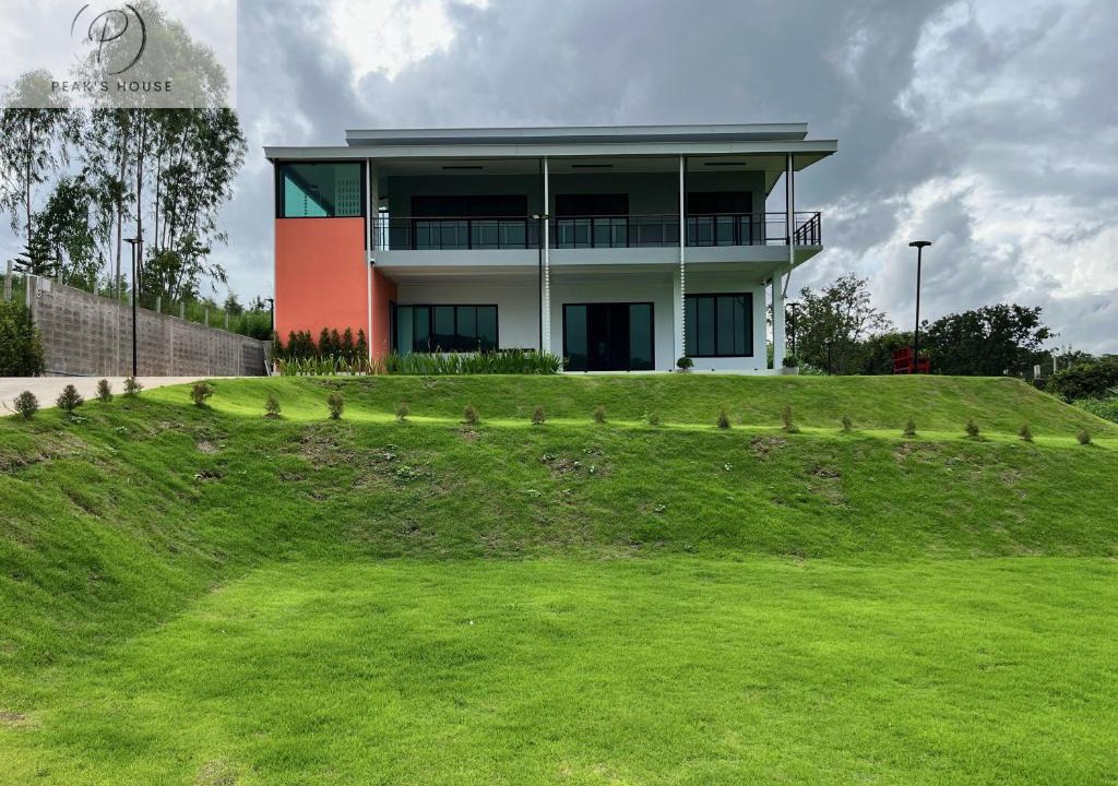 Khaem Son House | Peak’s House