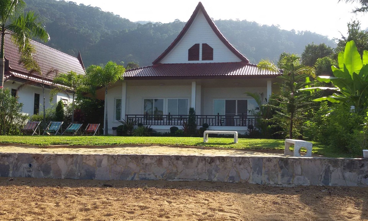 Ko Chang Villa | Peony 3 Bedroom Beach Front Villa