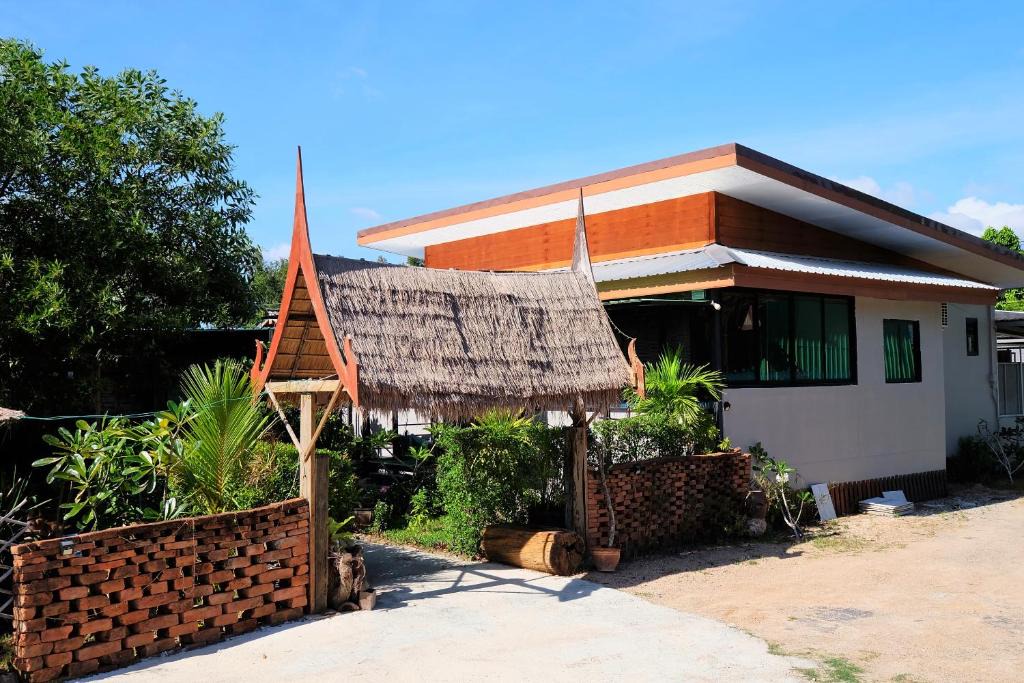 Cherngtalay Hotel | Phuket Numnoi
