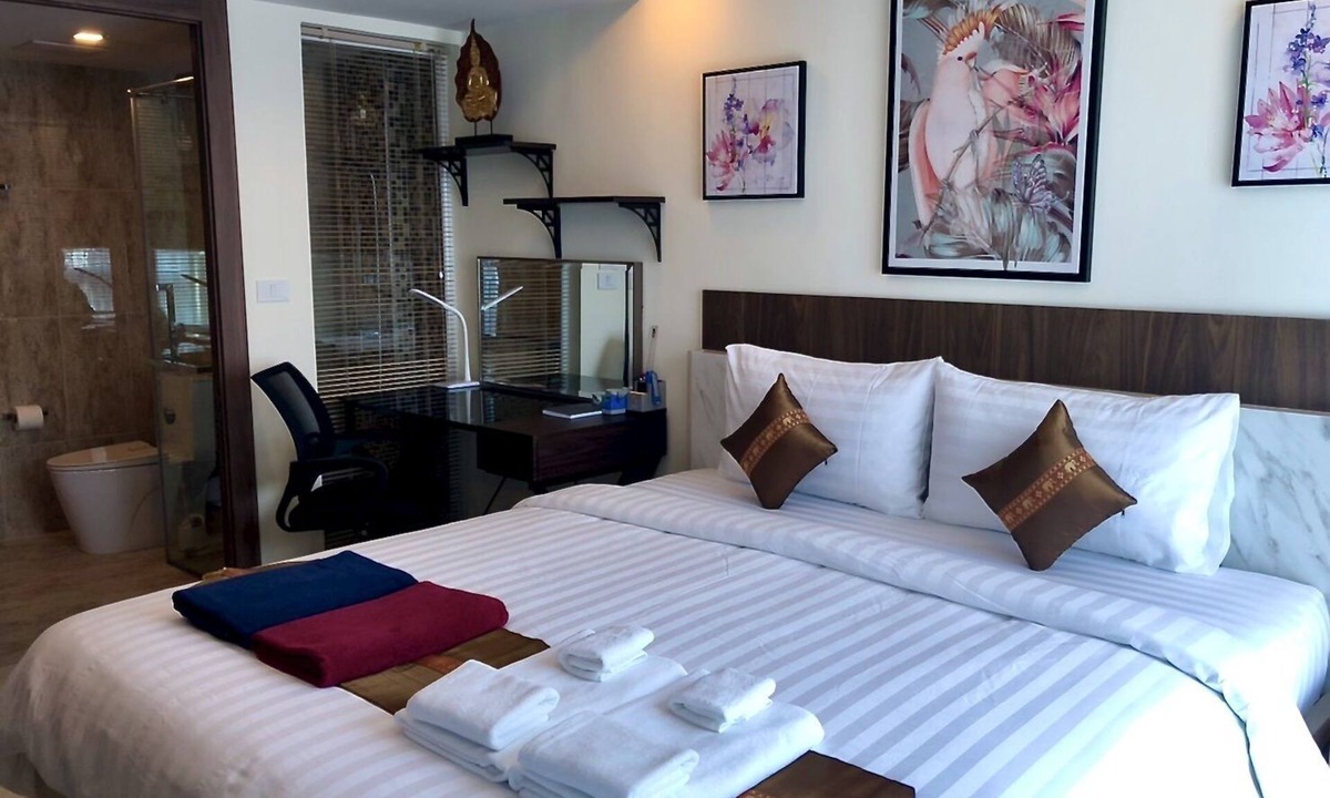 Central Pattaya Condo | Pool View Luxury Business Suite F6 in Grand Avenue by Pattaya City Estates