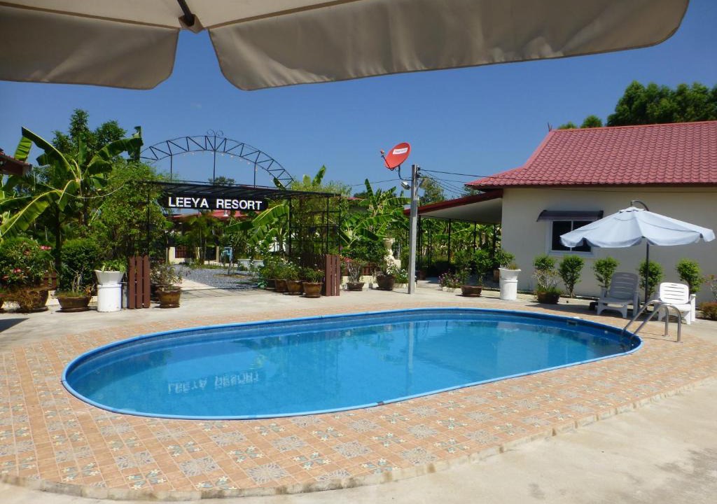 Phen Villa | Private 2 bedroom villa with Swimming pool Tropical gardens Fast Wifi smart Tv