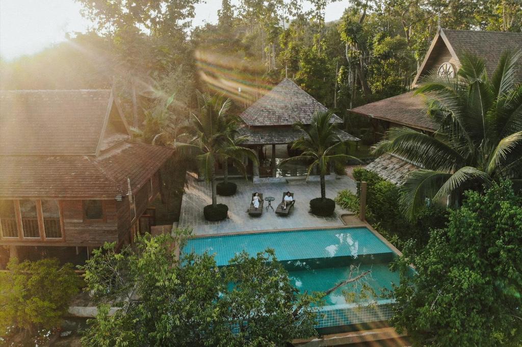 Ban Pong Hotel | Royal Train Garden Resort
