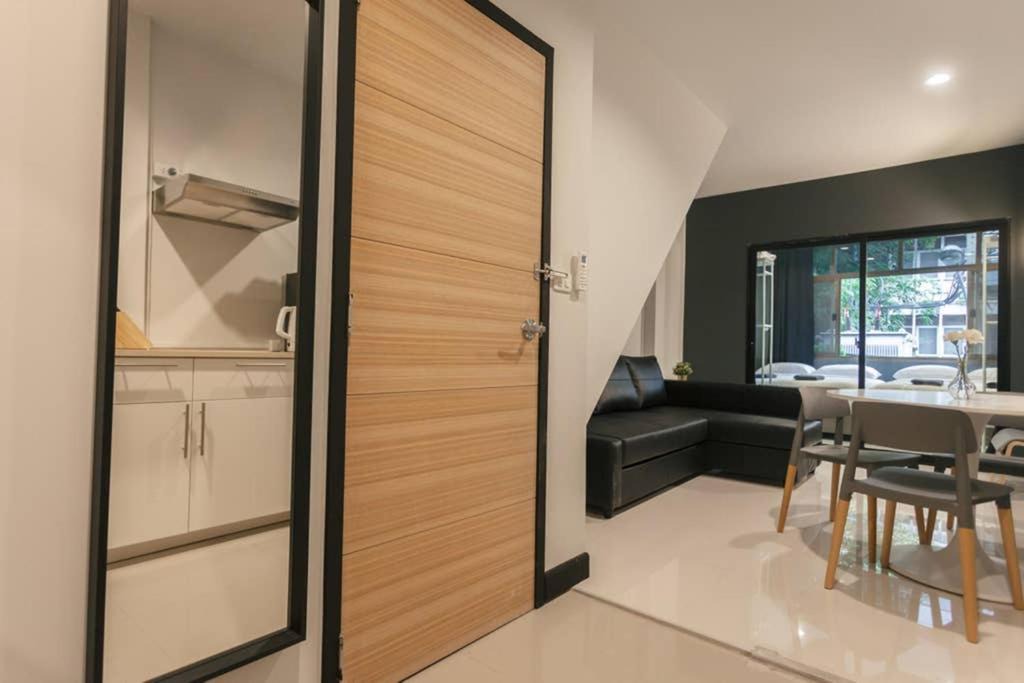 Bang Rak Apartment | S2 Silom Large room 4-6 guests Full kitchen WIFI