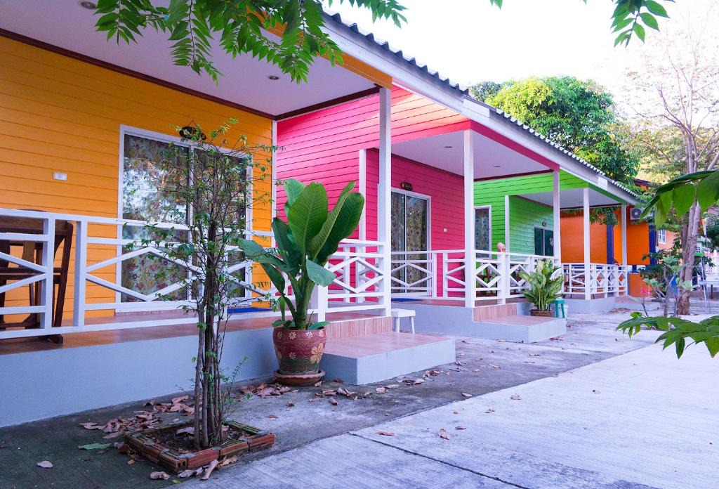 Tha Thaewawong House | Sichang Hut