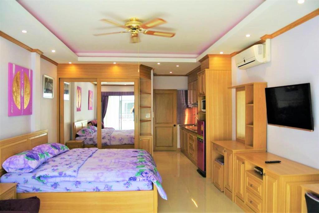 Na Kluea Apartment | Spacious 3rd floor studio at Baan Suan Lalana
