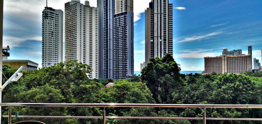 North Pattaya Apartment | Studio Sea View Wongamat Privacy Condo