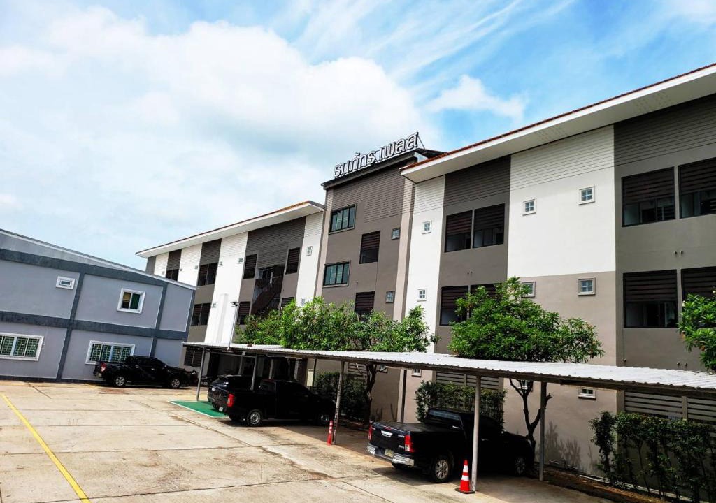 Lam Plai Mat Hotel | Thanaphat place