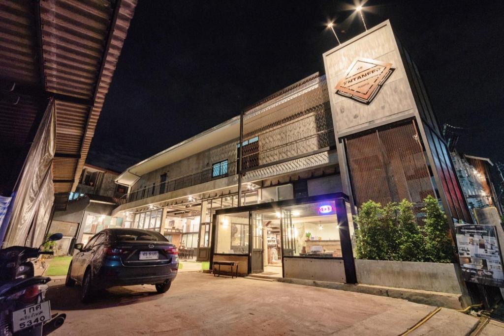 Wua Lai Hostel | The Entaneer Poshtel