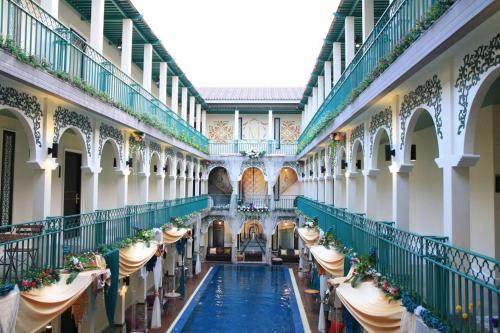 The Grand Hotel | Rim Tai