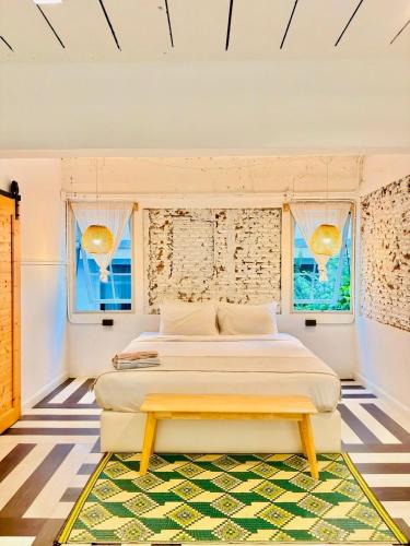 Chana Songkhram Hostel | The Local Heritage Loft Mansion