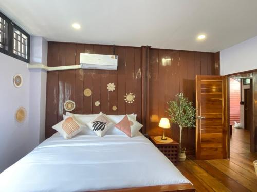 Bang Phra Hostel | The Memory Hostel