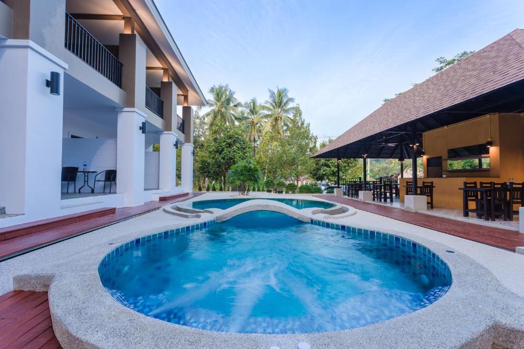 Khuk Khak Beach Hotel | The Retreat Khaolak Resort - SHA Extra Plus