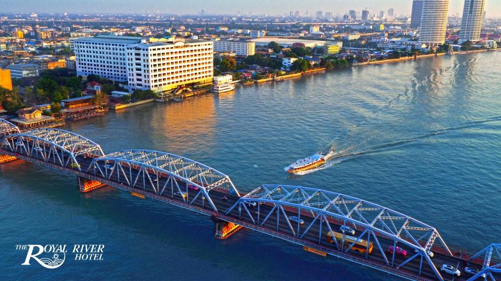 Bang Phlat Hotel | The Royal River Hotel