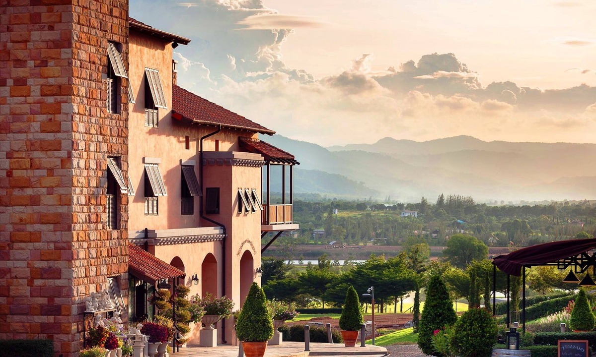 Pong Ta Long Hotel | Town Square Suites by Toscana Valley