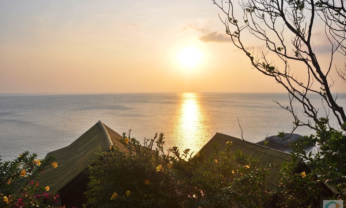 Baan Tai Cottage | Triple Fan Bungalow with Seaview