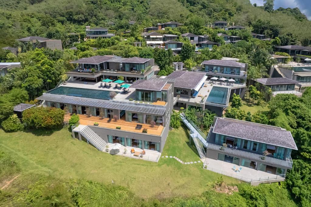 Choeng Thale Villa | Tropical Castle Phuket by RESAVA