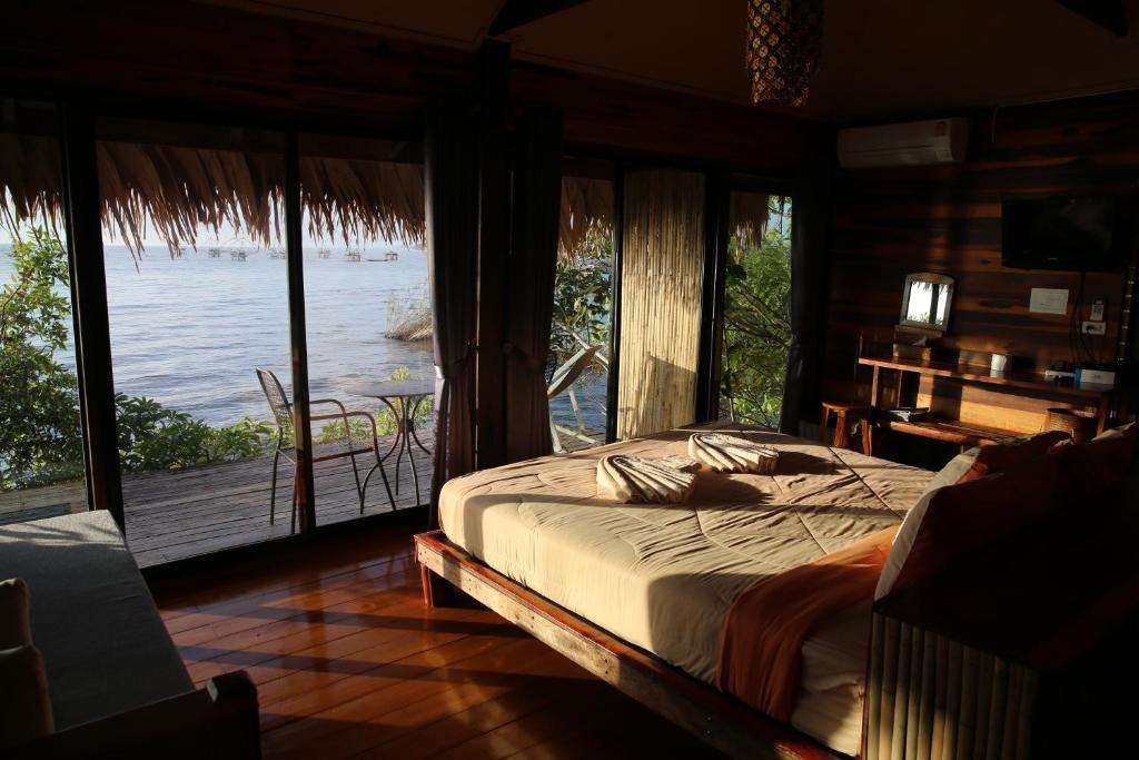 Khao Chaison House | wetlandcamp บ้านชายเล