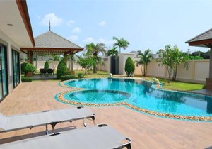 Baan Dusit Pattaya lake