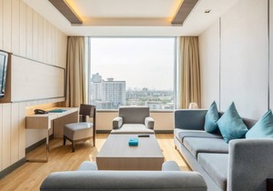 Charming Sky Bay Suite near BTS Phrakanong 简约迷人房近轻轨站 U6