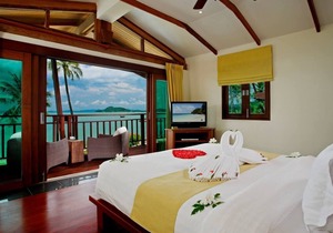 Coconut Island 4 Bedroom Beachfront Pool
