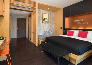 DELUXE JACUZZI SUITE 1