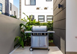 LP101 - Private rooftop pool villa in Laguna for 9 people, near restaurants and shops