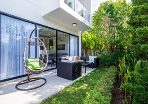 LP101 - Private rooftop pool villa in Laguna for 9 people, near restaurants and shops