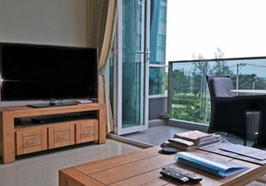 Luxury 2 bed apartment - Golf Course, Pool, and partial sea views.