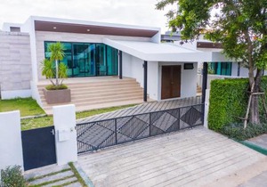 Mövenpick 3-Bedroom Pool Villa Beach Access, Na Jomtien Pattaya
