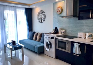 Pool View Luxury Business Suite F6 in Grand Avenue by Pattaya City Estates