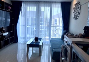 Pool View Luxury Business Suite F6 in Grand Avenue by Pattaya City Estates