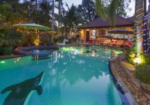 Relaxing Palm Pool Villa & Tropical Illuminated Garden & Swimming Pool.