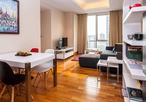 Serviced 2 Bed Sky Villa with View, Pool and BTS