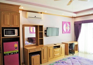 Spacious 3rd floor studio at Baan Suan Lalana