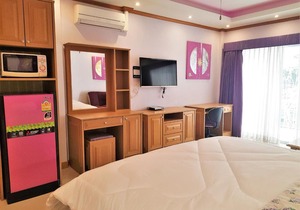 Spacious 3rd floor studio at Baan Suan Lalana