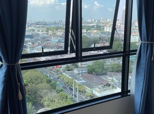 Min | Khlong San