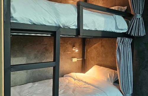 Bang Kobua Hostel | บ้านรังนก The Bird Nest Homestay & Coffeeshop